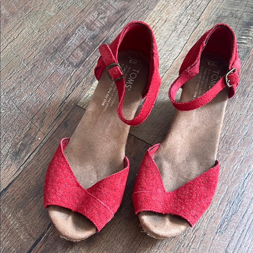 Stylish Red Sandals by Seychelles - Picture 8 of 8